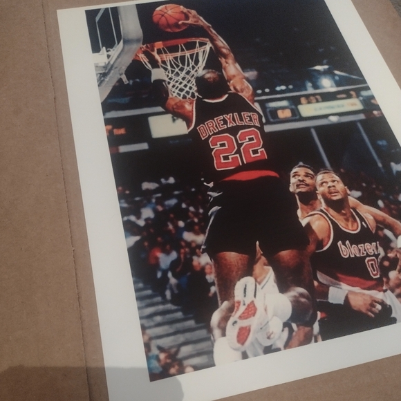CLYDE THE GLYDE DREXLER BLAZERS SLAM DUNK💥8.5x11 ULTRA PREMIUM GLOSSY POSTER🔥 - Picture 5 of 6